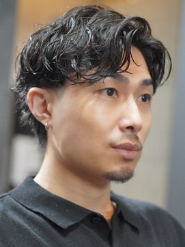 ノーエン(noen) センターパートスパイラルパーマツーブロック刈り上げメンズヘア