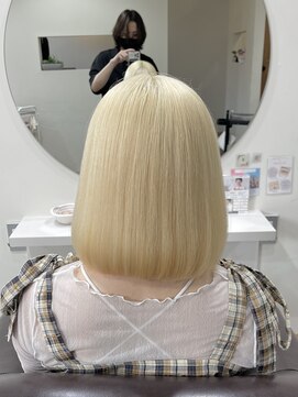 アン(Hair make un) 【ブロンドカラー】