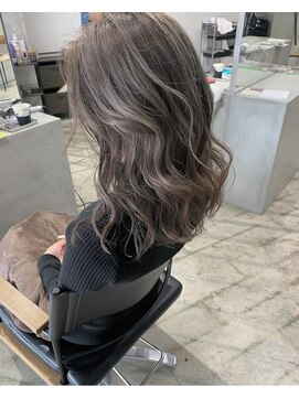 エラ(ere) グレージュ ブリーチあり シルバー ミルクティーグレージュ