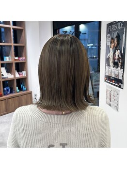 エクラバイケンジ(ECLAT byKENJE)の写真/大人女性のお悩み解決！明るい白髪ぼかしで上品な艶髪へ。ダメージレス施術で美しさ際立つ☆