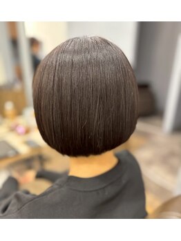 シキオリ(SHIKIORI)の写真/"白髪染め＝傷む"はもう過去。染めるほど艶が増す、大人のグレイカラー【錦糸町】