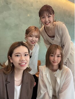 ベルヘアールーム(BELLE HAIR ROOM)の写真/【20代～ママまで豊富なStylist☆】年齢ごとのお悩みも相談しやすい♪明るく親しみやすい雰囲気で居心地◎