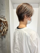 アリイ(ali'i)&nbsp;【ali'i】白髪ぼかし×大人ショート