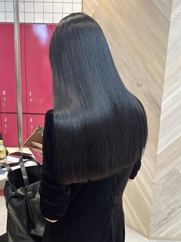 エイトヘアー(8 HAIR)の写真/こだわりのサロントリートメントでいつまでも"飛び切りの自分"を叶えてくれる。羨むほどしなやかな質感に♪
