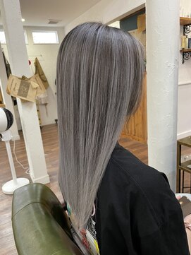 レジスタヘアーワークス (REGISTA hair works) 透明感×モード感が魅力の《グレージュストレート》