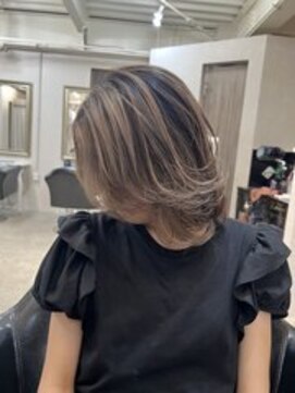 ジーレ(jiire) ホワイトブロンドグレーバレイヤージュ