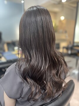 シーク 大森(Seek) 外巻きウェーブでこなれヘア