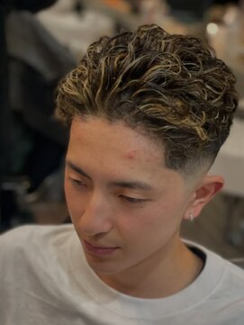 金メッシュ×ラルフカールのワイルド“マガジンパーマ”スタイル