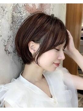 アフロート ルヴア(AFLOAT RUVUA) 【岩田莉奈】一人一人のオーダーメイドカットで骨格矯正　 新宿