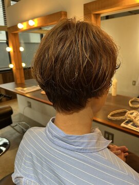 ビハインドザカーテン(BEHIND THE CURTAIN) 白髪ぼかしハイライト×くせ毛カットマッシュショートレイヤー