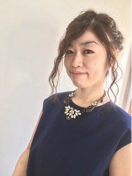 ビービータカオカ(B B TAKAOKA) くるりんぱ・ねじねじ・三つ編みアレンジ