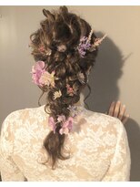 ヘアーラウンジ アンフィ 井土ヶ谷(Hair Lounge Anphi)&nbsp;生花アレンジ編み下ろし