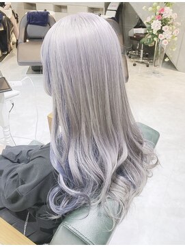 デイズ(days) ホワイトアッシュグレージュカラーインナーカラー　ロングカット