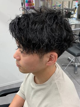 フィフスワン(fifth one) センターパートツイストスパイラルパーマメンズマッシュパーマ