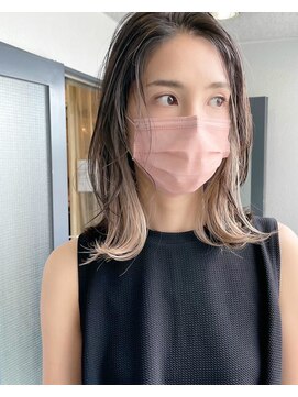 ロワンバイアルティナ 横須賀中央店(Rowan by artina) ロブヘア_鎖骨ミディアム_バイカラー_グレージュ_エアストレート