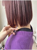ガーリーなミディボブにはヴァイオレットピンクが相性◎