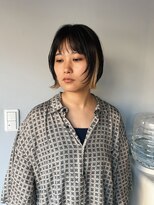 シアラ(ciala)&nbsp;インナーカラー＋顔周りレイヤーのデザインボブ。