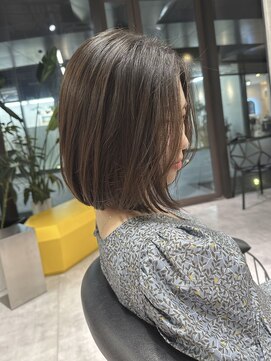 シティ(CITY) レイヤーボブ×ツヤ髪グレージュカラー　【CHICA】