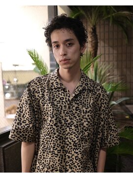 ランプ 代官山(the lamp) しっかりカールで魅せる、大人のメンズショートパーマ