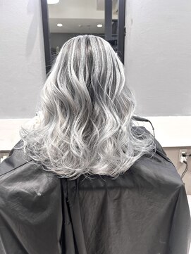 ジゼル 梅田(GiseL) バレイヤージュ　シルバー　アッシュ