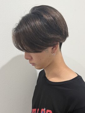 ヒュイル バイ ニアウ(Hwyl by Niau) メンズセンターパートニュアンスパーマスパイラルパーマ刈り上げ