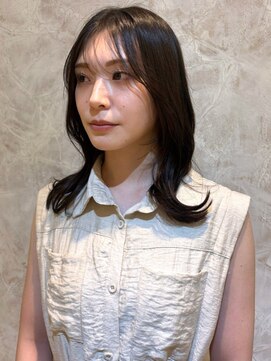 ダブルバイグリッター(W by GRITTERs) くびれミディアム 暗髪カラー レイヤー シースルーバング