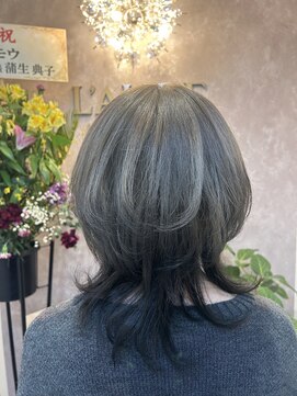 ローブ(L'AUBE) インナーブラックがかっこかわいいマッシュウルフ