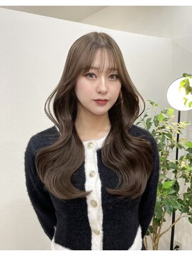 トキ(TOKI) 透明感のあるグレージュ× 重ためレイヤーカット