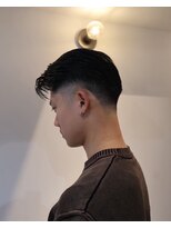 シーンバイラッド ヘルム(SCENE by RAD helm)&nbsp;爽やか好印象センターパートツーブロックメンズカット艶感