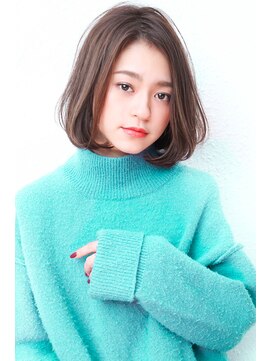 モニカ 西宮北口(Monica) センターパート大人かわいいグレージュナチュラルボブ