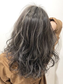 ディーナ(D'na) 『D'na』ダークグレー×グレージュハイライト 清水