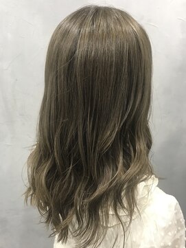 エイトセカンド 新宿三丁目店(EIGHT second) イルミナカラー/マットベージュ