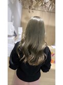 オリーブベージュ