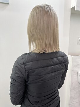 マジコ 下北沢本店(Magico) 切りっぱなしボブ×ミルクティーベージュ