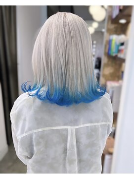 アマンドール(Aman D'or) ホワイトカラー×裾ブルー