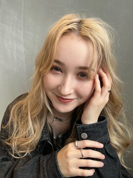 ルル(LuLu by KENJE) ホワイトブロンドベージュ【藤沢/艶髪/ヘッドスパ/髪質改善】