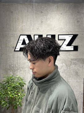 オルズ 渋谷(ALLZ) センターパート波巻きパーマツイストスパイラルパーマツイスト