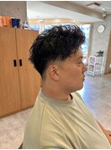 リバースショート　刈り上げ　スパイラルパーマ