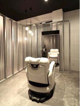 周りを気にせずゆったりと過ごせる個室空間♪完全個室で疲れを癒しながら贅沢なサロンタイムをぜひ―。