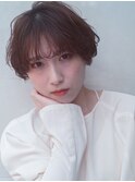 グレージュ　大人かわいい　フェザーバング　マッシュショート