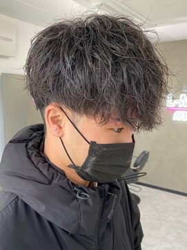 エルマーク 神戸三宮(L-MARK) スパイラルパーマツイストパーマアップバング短髪メッシュ