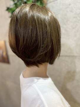 【Alaise】似合わせショート&上品白髪ぼかしカラー