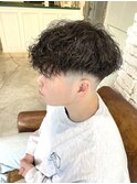 シャープなスペインカールは波巻きで作る〇