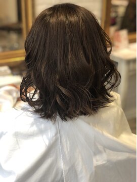 レナトゥス ヘアー オブ ネイル(Renatus Hair of Nail) 外はねボブ