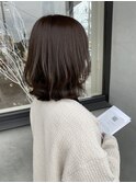 低めのミディアムレイヤースタイル