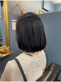 暗染め内巻きボブ