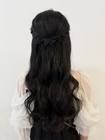 アヴェイル ヒロオ(a'vail Hiroo)&nbsp;大人綺麗めなハーフアップヘアアレンジ