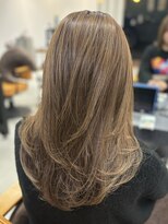 ソピ バイ インビテーション(sopi by invitation) レイヤーカット、ブリーチなしカラー、ベージュ