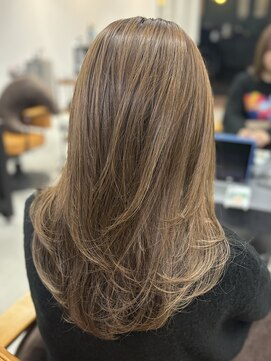 ソピ バイ インビテーション(sopi by invitation) レイヤーカット、ブリーチなしカラー、ベージュ