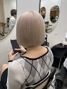 ドットハリス(.Hallis) ハイトーン/ホワイトカラー/ボブ/髪質改善